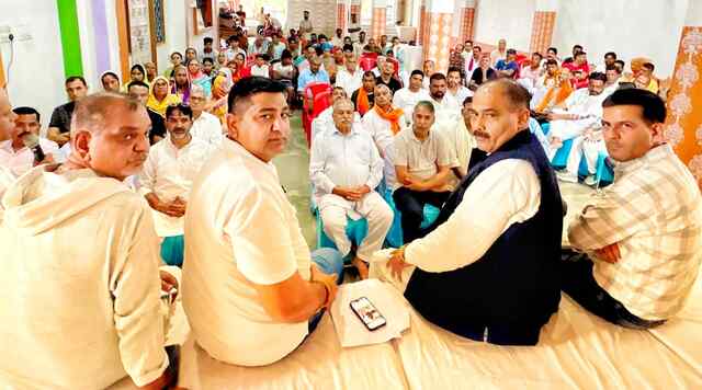 Himachal News: भाजपा नेता दविंदर भुट्टो ने किया चताडा में ग्राम केंद्र प्रवास