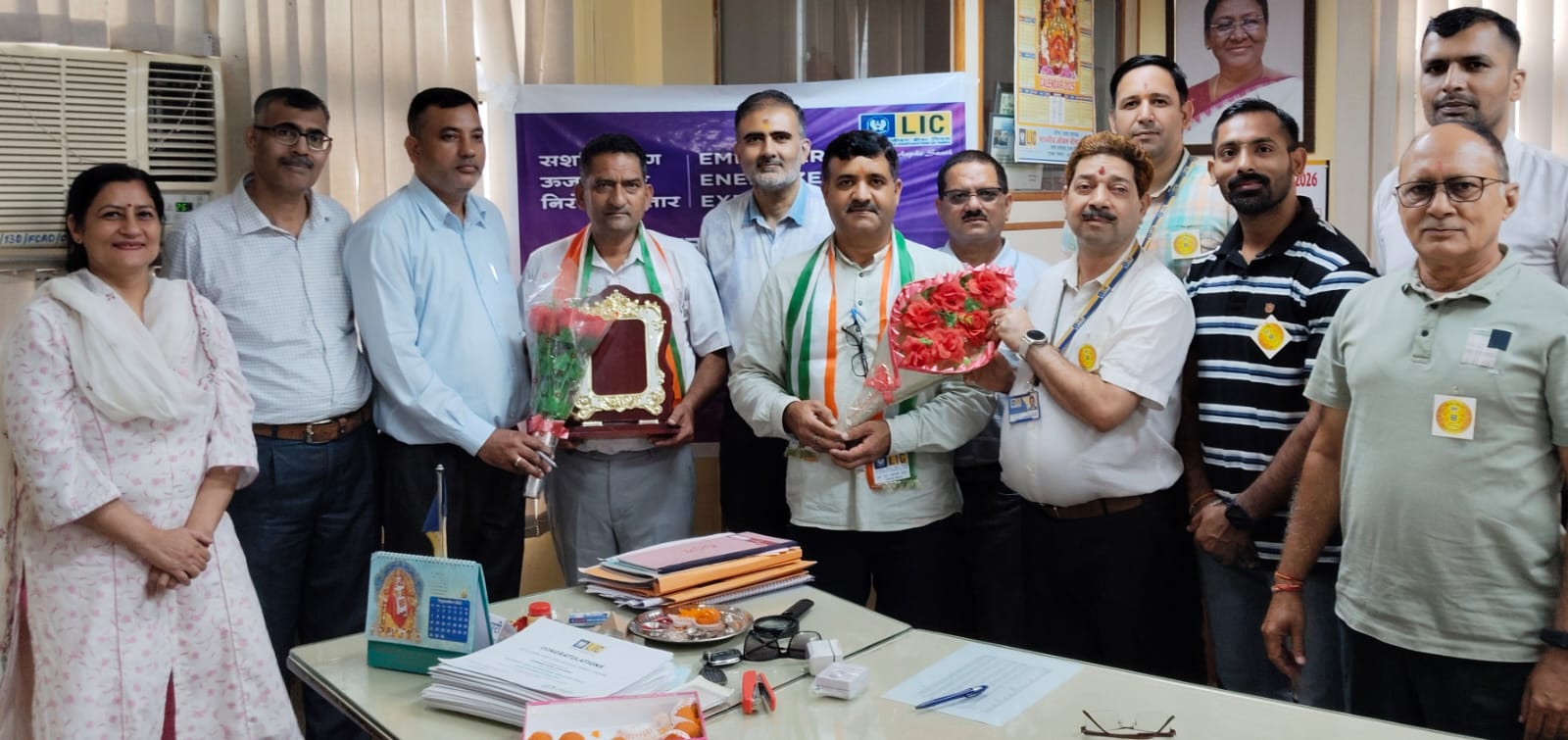 Himachal News: एलआईसी की ऊना शाखा ने मनाया अभिकर्ता सम्मान दिवस समारोह
