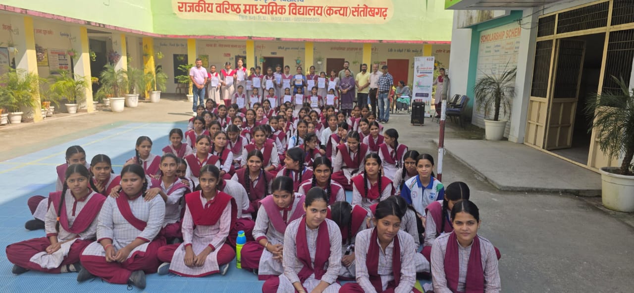 स्वच्छता ही सेवा अभियान के तहत संतोषगढ़ स्कूल में नारा लेखन प्रतियोगिता आयोजित