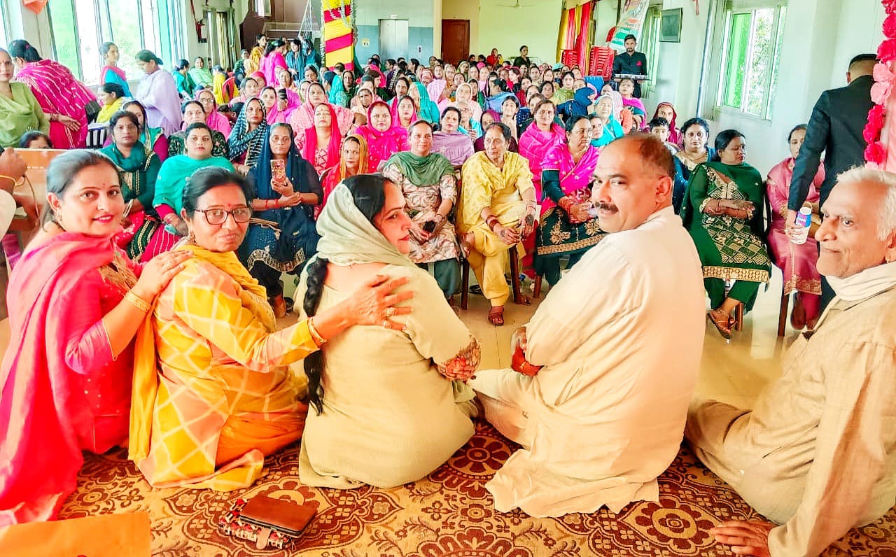भुट्टो की धर्मपत्नी सुलोचना देवी ने कुटलैहड़ में भाजपा महिला मोर्चा के साथ मनाया करवाचौथ उत्सव