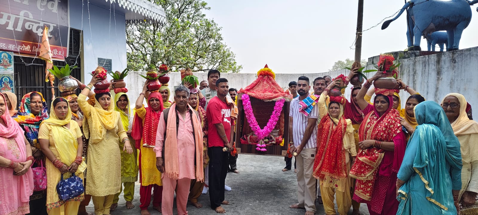 Himachal News: दुलैहड़ में हरे कृष्णा हरे रामा के भजनों के साथ निकाली शोभा यात्रा