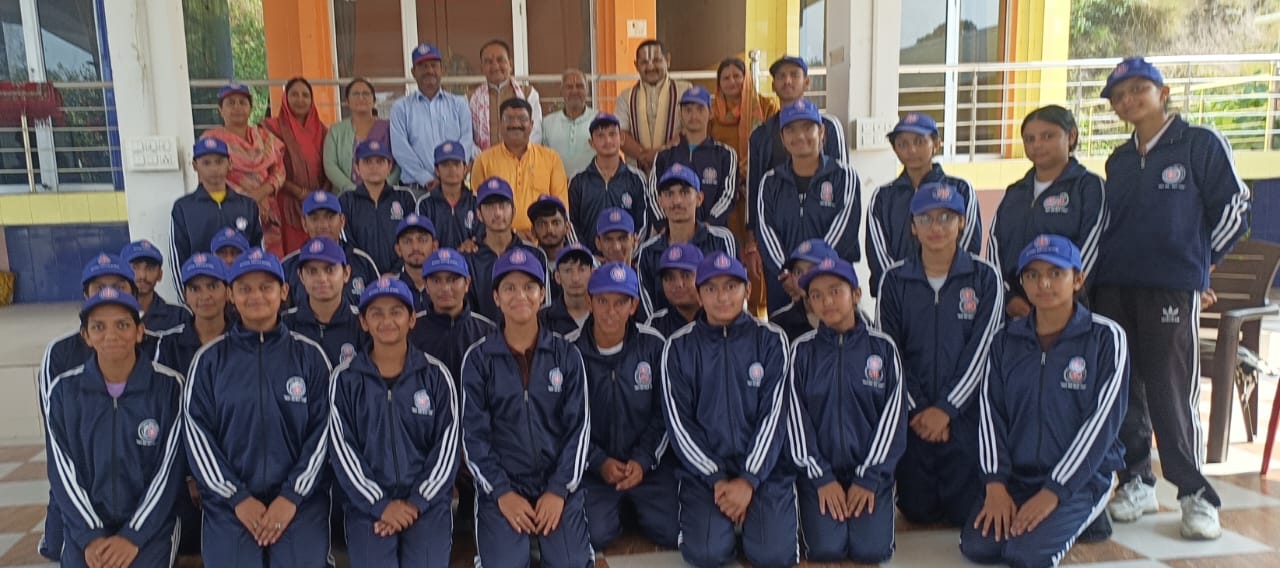 माध्यमिक पाठशाला धुंदला में एनएसएस स्वयंसेवकों ने चलाया स्वच्छता और गौसेवा अभियान