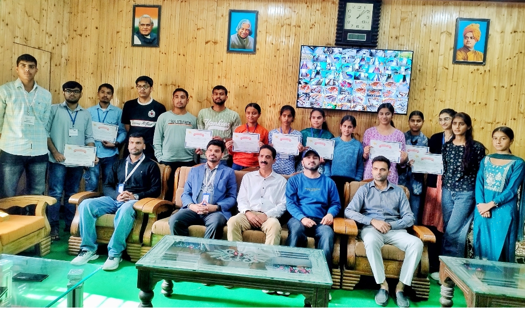 महाविद्यालय बंगाणा में क्रैक अकादमी द्वारा कैरियर परामर्श सेमिनार का आयोजन