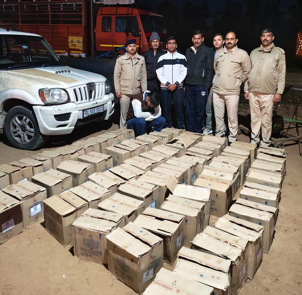 स्कॉर्पियो गाड़ी से 60 पेटी अवैध शराब बरामद