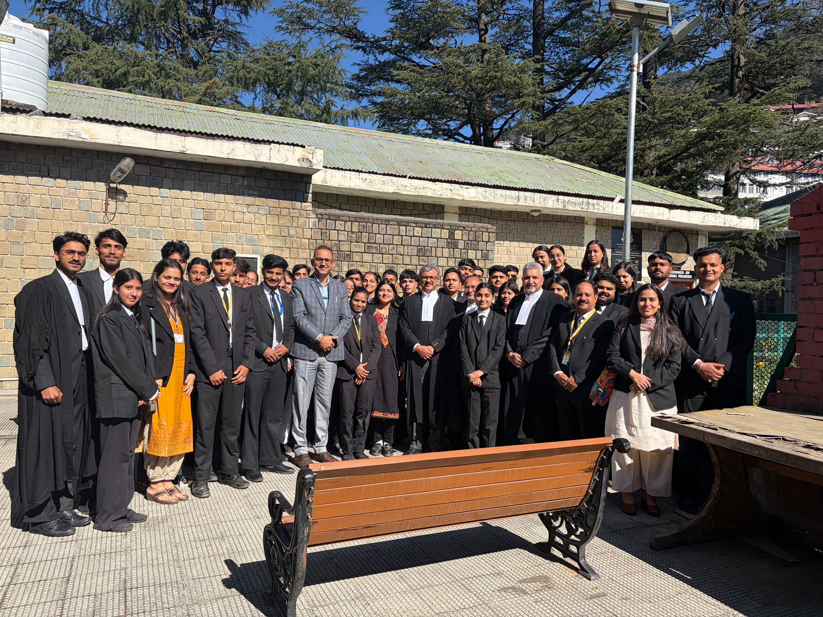 आवस्थी कॉलेज ऑफ लॉ, नालागढ़ के विधि विद्यार्थियों का हिमाचल प्रदेश उच्च न्यायालय शिमला में शैक्षणिक भ्रमण
