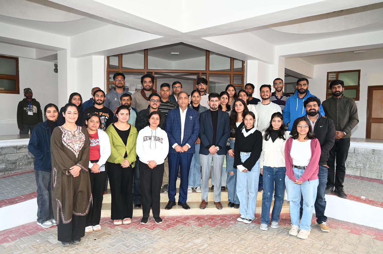 रिटायर्ड कर्मचारियों और कर्मचारियों के हक के लिए भाजपा विधायक दल ने विधान सभा में निकाली रैली