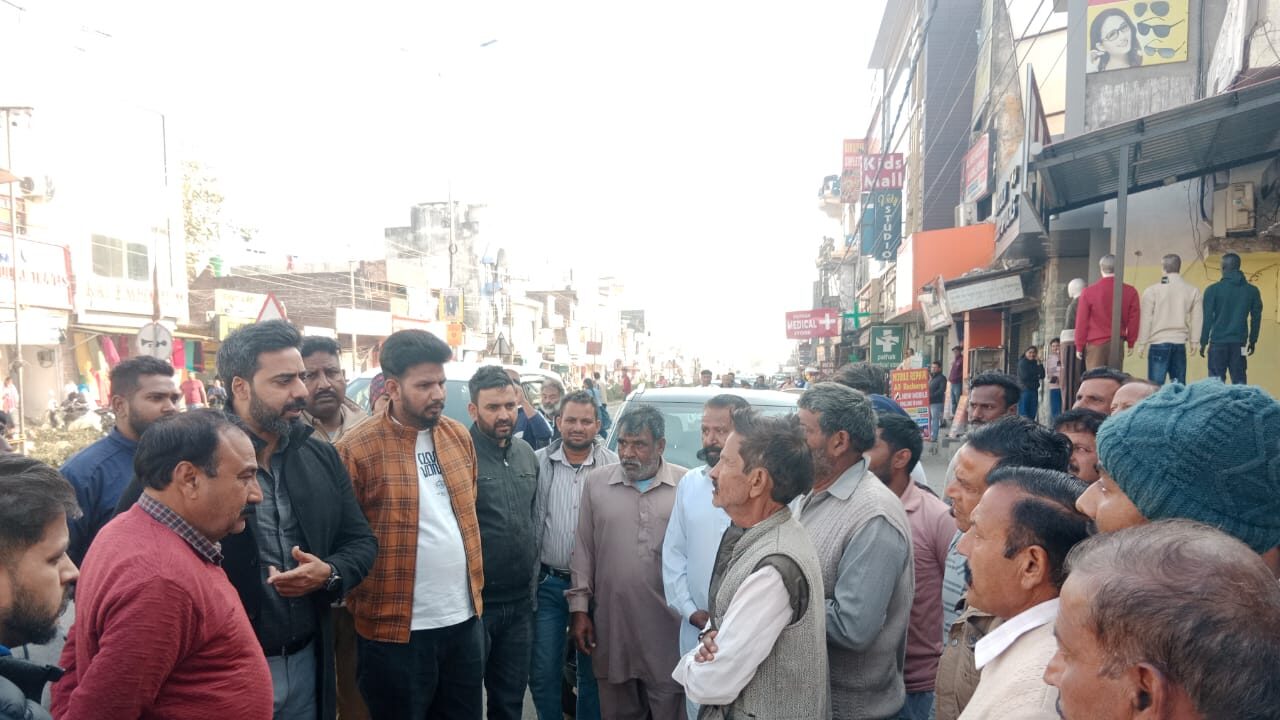 अतिक्रमण को लेकर डीसी जतिन लाल ने मैहतपुर बाजार का दौरा किया