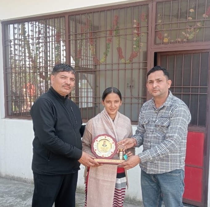 गोल्ड मेडल विजेता खिलाड़ी के घर पहुंचने पर मिला सम्मान