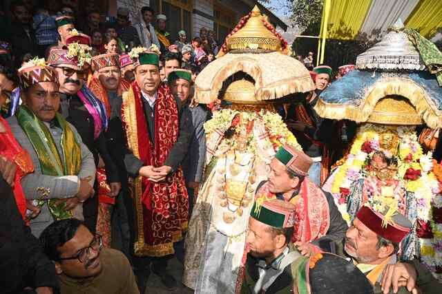 माँ वल्ले दुर्गा और महर्षि मार्कण्डेय के नवनिर्मित रथों की प्राण-प्रतिष्ठा में पहुंचे पूर्व मुख्यमंत्री जयराम ठाकुर