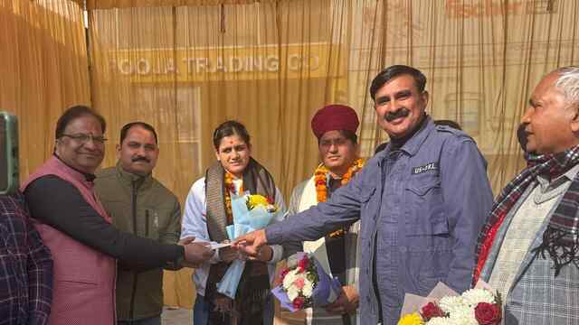 नर सेवा नरायण सेवा समिति की ओर से कबड्डी  स्टाऱ् साक्षी शर्मा  को किया सम्मानित