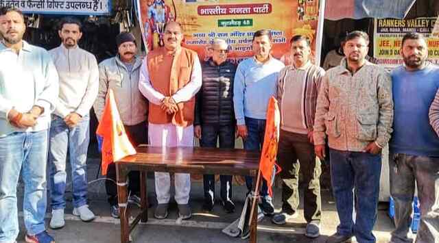 श्री अयोध्या में श्री राम जी की प्राण प्रतिष्ठा की वर्षगांठ पर भाजपा नेता भुट्टो ने बांटा प्रसाद