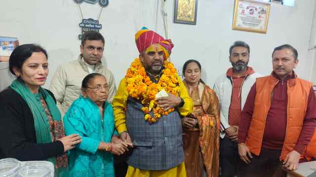 बद्दी पहुंचने पर हुआ हनुमान गढ़ी से आए मंहत बलराम दास व बाबा श्रवण दास का भव्य स्वागत