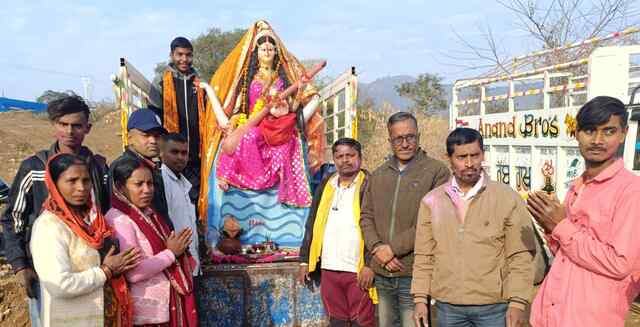 भक्ति और उमंग: गोविंद सागर में गूंजे मां शारदे के जयकारे, प्रवासियों ने दी भावभीनी विदाई