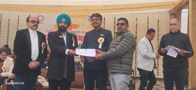 थाना कलां के बलबीर राणा नंगल में सम्मानित, हेल्थ क्षेत्र में सराहनीय सेवाओं के लिए मिला प्रशंसा पत्र