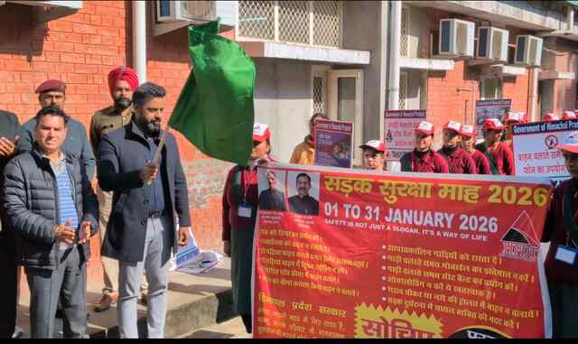 महिला आईटीआई ऊना ने निकाली सड़क सुरक्षा नियमों पर जागरूकता रैली, उपायुक्त ने दिखाई हरी झंडी