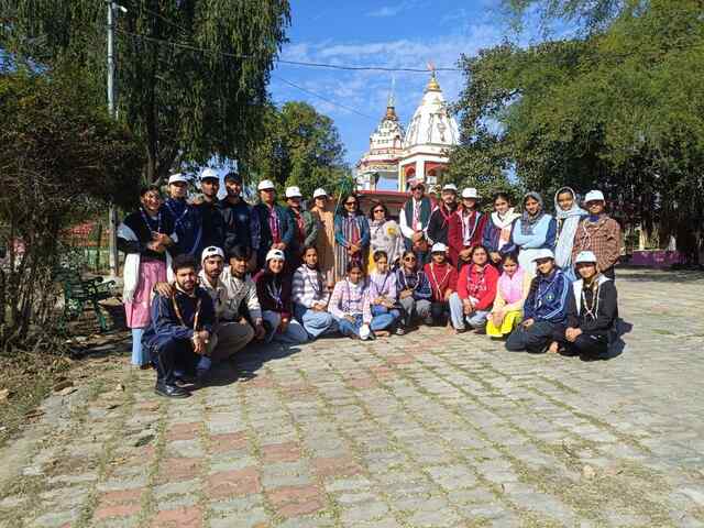 महाविद्यालय ऊना में चल रहे प्रवेश कैंप में प्रवेश टेस्टिंग पेपर लिया गया