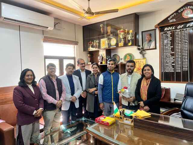 अनमोल का भाषण प्रतियोगिता में शानदार प्रदर्शन पर महाविद्यालय द्वारा सम्मान