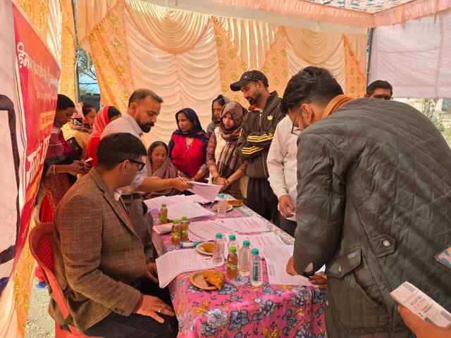 मैहतपुर में ग्रामीण बैंक द्वारा वित्तीय साक्षरता एवं सामाजिक सुरक्षा शिविर आयोजित