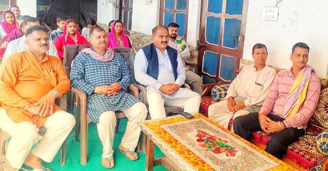 भाजपा नेता भुट्टो ने पंचायत करमाली में समर्थकों सहित सुनी मन की बात