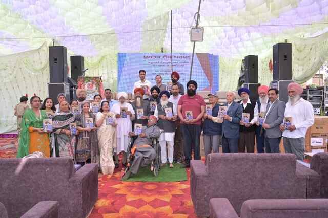 कला उत्सव और पुस्तक मेले 2026 में सुभाष पारस की पुस्तक ” कब तलक ” का लोकार्पण