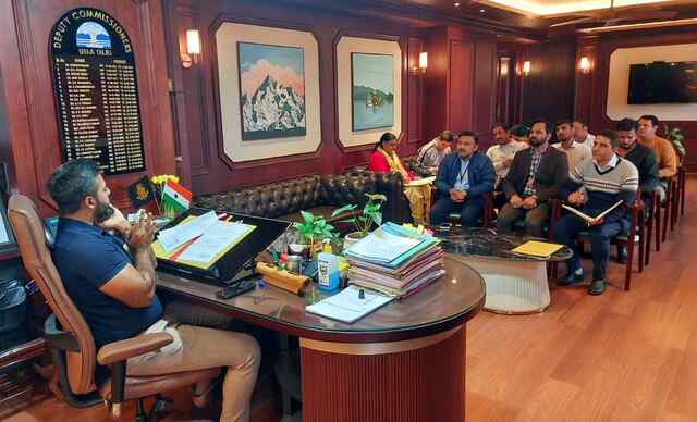 निर्धारित प्राथमिकताओं के अनुरूप वितरित होंगे कमर्शियल गैस सिलेंडर: उपायुक्त