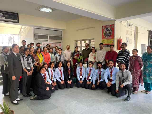  महाविद्यालय ऊना में शहीद दिवस पर दी गई भावपूर्ण श्रद्धांजलि: पौधरोपण कर शहीदों को किया नमन
