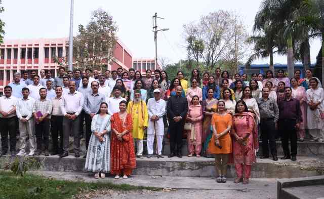 Himachal News: महाविद्यालय ऊना से प्रोफ़ेसर डॉक्टर संजय वर्मा हुए सेवानिवृत्त