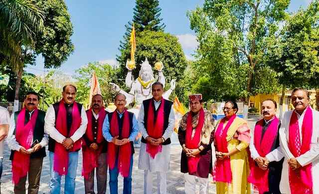 प्राचीन महादेव मंदिर पहुंचे भाजपा के प्रदेश प्रभारी श्रीकांत शर्मा