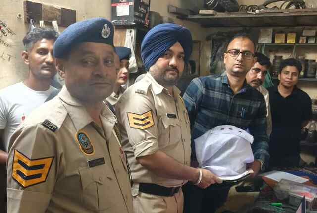 घालूवाल में प्रवासी महिला से 940 ग्राम गांजा बरामद, महिला गिरफ्तार