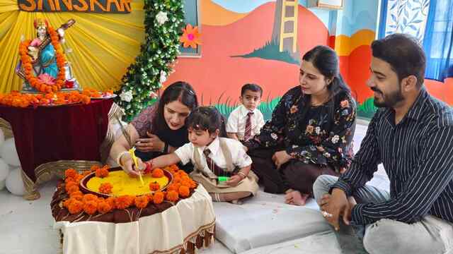 स्कॉलर्स यूनिफाइड स्कूल ऊना में विद्या आरंभ संस्कार का आयोजन