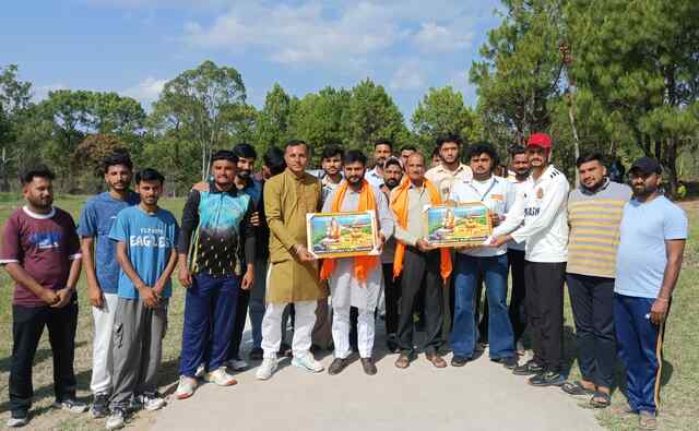 डोगरा क्रिकेट क्लब तलमेहड़ा टूर्नामेंट में युवाओं का जोश, गौरव कुमार मुख्य अतिथि के रूप में रहे शामिल