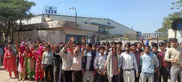 यश फैंस एंड अपलैंसिस लिमिटेड के कर्मचारियों ने की हड़ताल