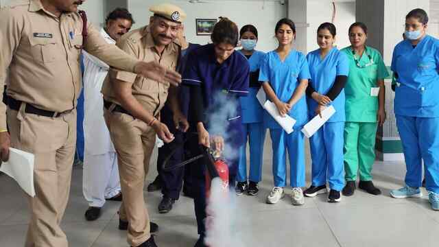 अस्पतालों में तमाम फायर उपकरण स्थापित करना जरूरी