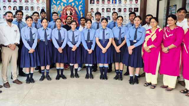 वशिष्ट पब्लिक स्कूल के छात्रों ने किया उत्कृष्ट प्रदर्शन