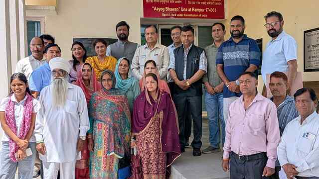 एससी आयोग अध्यक्ष कुलदीप धीमान से मिला बल्ह बलेत का प्रतिनिधिमंडल, सड़क निर्माण मुद्दे पर ज्ञापन सौंपा