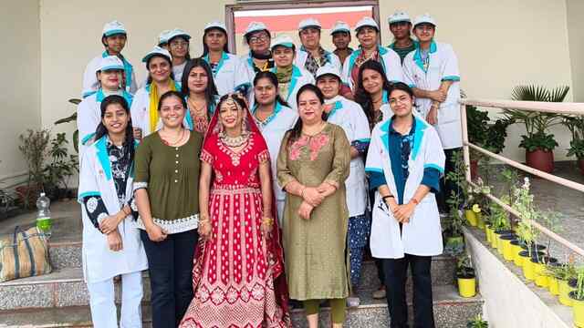 पीएनबी आरसेटी ऊना में उद्यमिता विकास कार्यक्रम के तहत प्रतिभागियों को मिला ब्यूटी पार्लर प्रशिक्षण