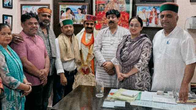 टक्का वार्ड से नवनिर्वाचित जिला परिषद सदस्य सुमित शर्मा ने विधायक विवेक शर्मा से की शिष्टाचार भेंट