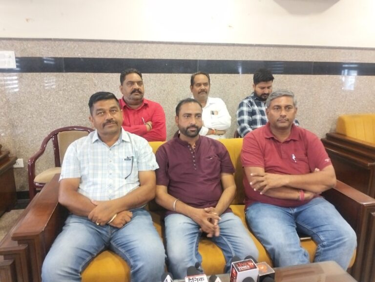 कमल सैणी ने उधोग संचालक के विरुद्ध आपराधिक मानहानि मामला दर्ज कराया