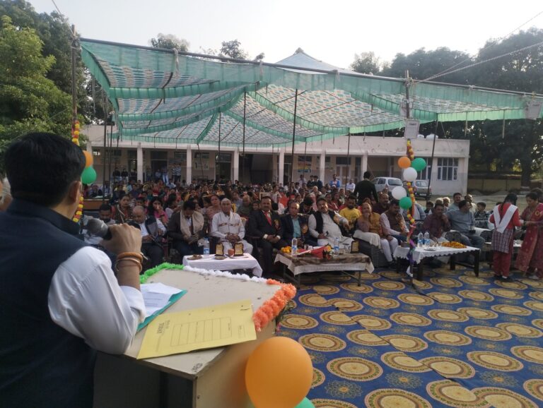 सीसे स्कूल बसाल ओर बदोली में रही वार्षिक पारितोषिक की धूम, विधायक विवेक शर्मा रहे मुख्यातिथि