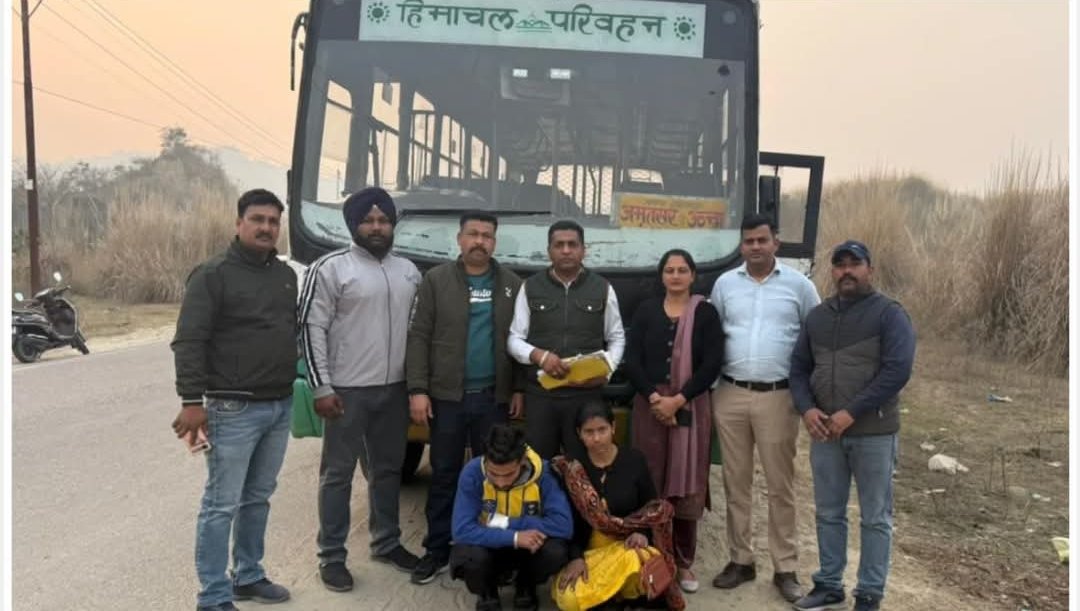 एचआरटीसी बस में सवार महिला व पुरुष चिट्टे सहित काबू
