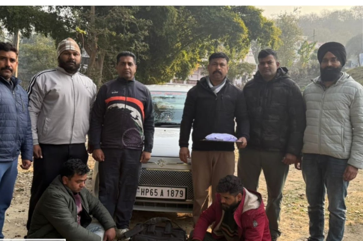 Himachal News: कार सवारों से 208 ग्राम चरस पकड़ी