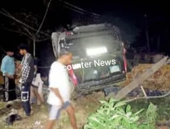 Jalandhar News: बोलेरो से टक्कर के बाद बिजली घर की दीवार तोड़कर पलटी स्कॉर्पियो, 3 घायल 