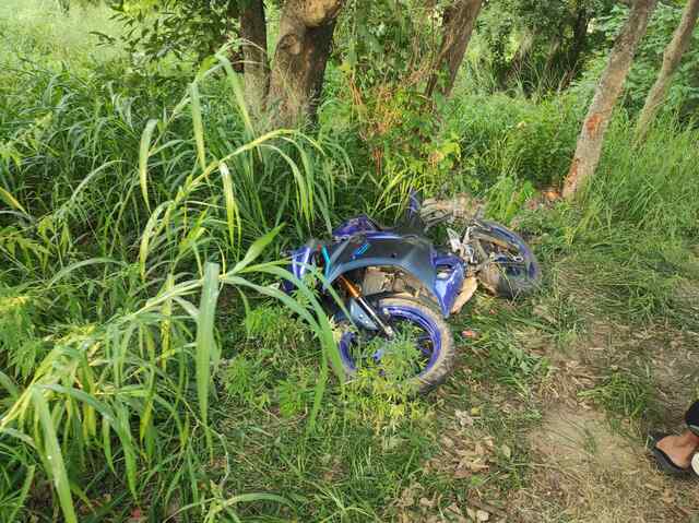 Himachal News: सड़क हादसे में 21 वर्षीय युवक की मौत, दंपति श्रद्धालु घायल