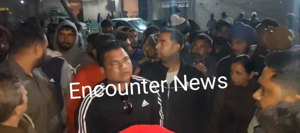 Jalandhar News: ट्रक के नीचे आने से महिला की मौत, लोगों ने लगाया धरना, BDPO सस्पेंड, देखें वीडियो