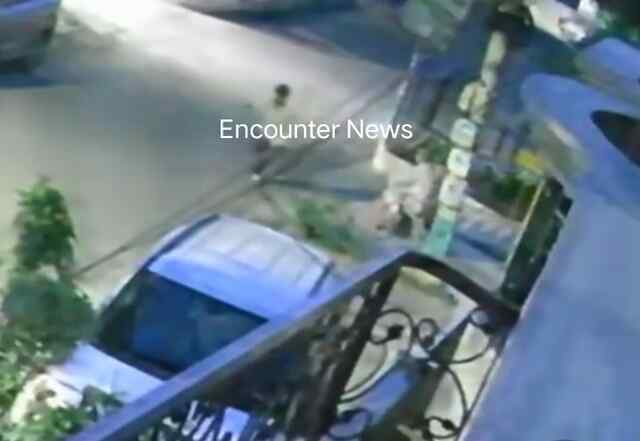 Jalandhar News: कैबिनेट मंत्री के घर‌ के पास बाहर बैठी महिला की बालियां छीनकर स्नेचर फरार, देखें वीडियो