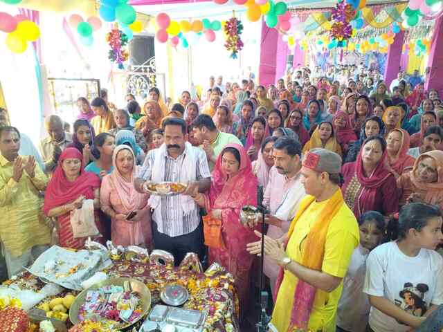भागवत कथा के चौथे दिन मनाया गया भगवान श्रीकृष्ण का जन्मोत्सव