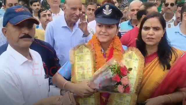 Punjab News: बेटी ने बढ़ाया मान, भारतीय वायुसेना में बनी Flying Officer, देखें वीडियो