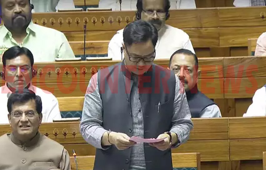भारी हंगामे के बीच मंत्री किरेन रिजिजू ने किया वक्फ संशोधन बिल लोकसभा में पेश