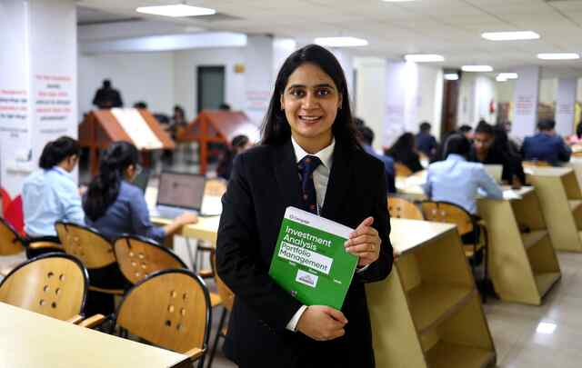 लवली प्रोफेशनल यूनिवर्सिटी में बदलते बिज़नेस और कॉमर्स करियर के हिसाब से इंडस्ट्री-इंटीग्रेटेड बीबीए और बी.कॉम प्रोग्राम उपलब्ध है