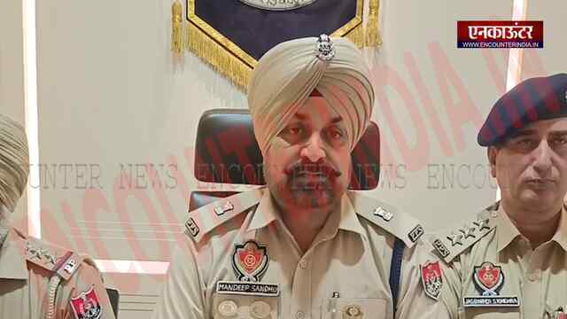 Punjab News: दस साल की बच्ची को साधु ने किया अगवा, पुलिस ने दबोचा, देखें वीडियो Punjab News: दस साल की बच्ची को साधु ने किया अगवा, पुलिस ने दबोचा, देखें वीडियो